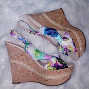 NWOT Guess Floral Platform Wedges